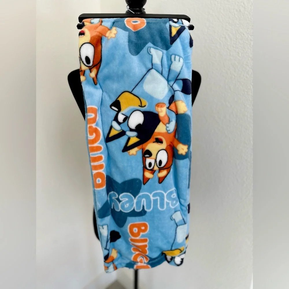 Bluey Bingo Throw Blanket - Picture 3 of 4